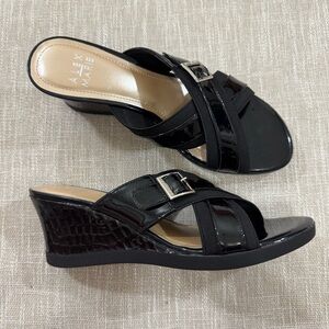 Alex Marie Black Stappy Sandal Wedge Size 7.5